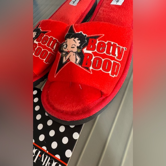 Betty Boop Vibrant Red cushion slip-on Slippers size 10 - Picture 4 of 5